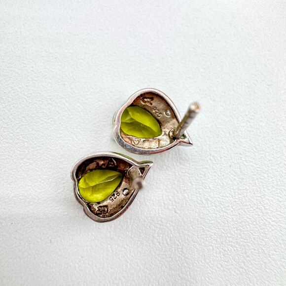 Vintage Green Peridot? CZ Stud Earrings 925 Sterling Silver Teardrop Leaf Tested - Picture 8 of 14
